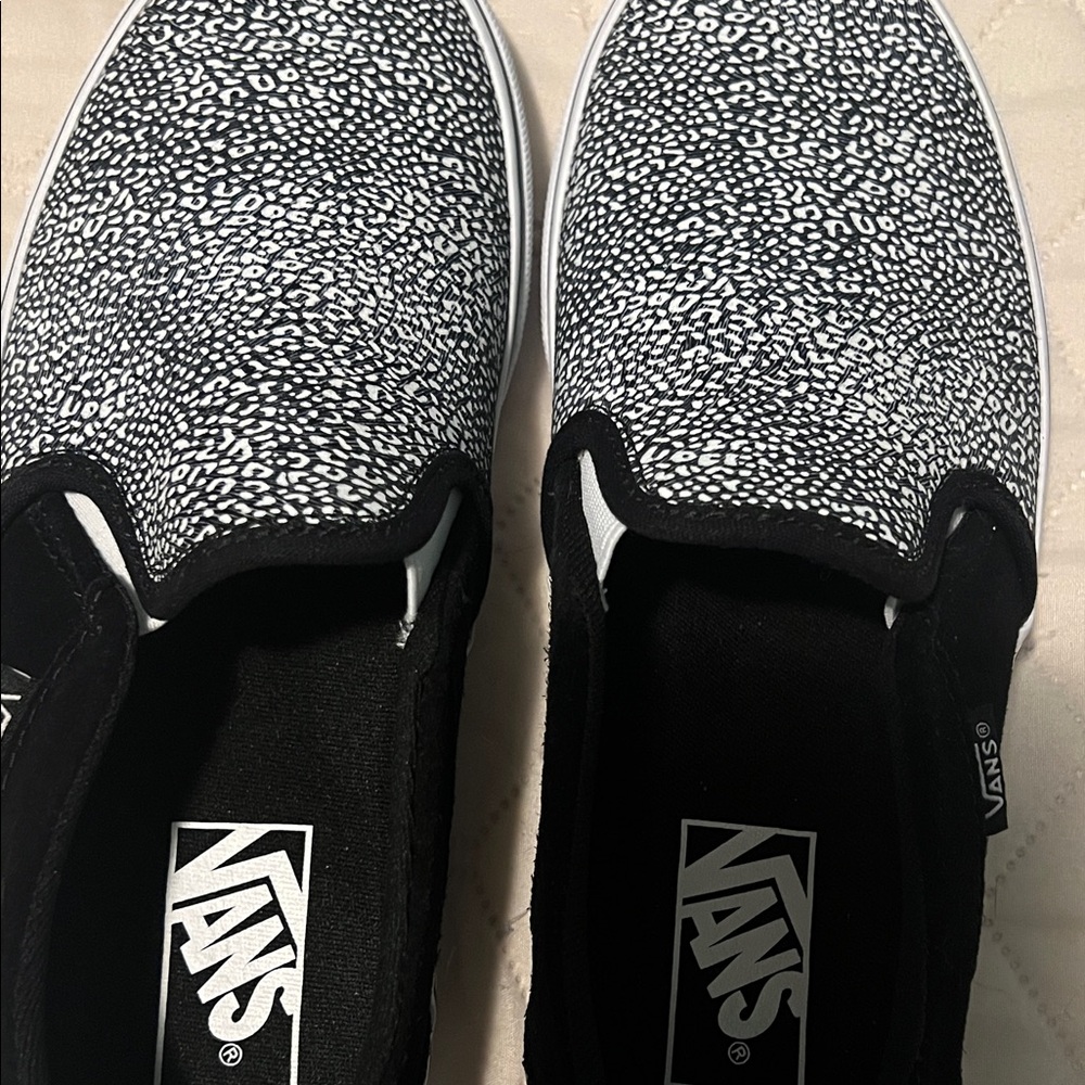 Woman's Vans Leopard Slip On Size 7 Never been worn - Picture 5 of 8